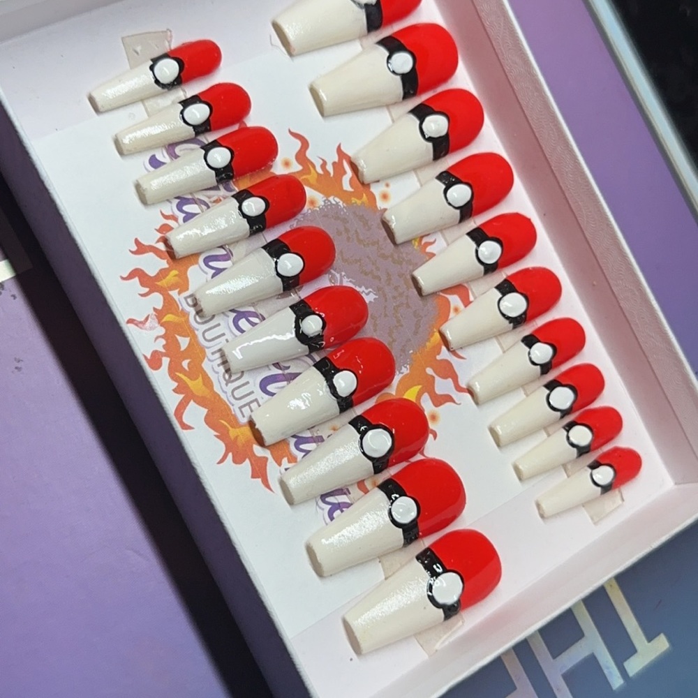 -20 piece pressonnails
-Gel polish 
-Acrylic Nails 
-Last 2-3 weeks 
-Reusable